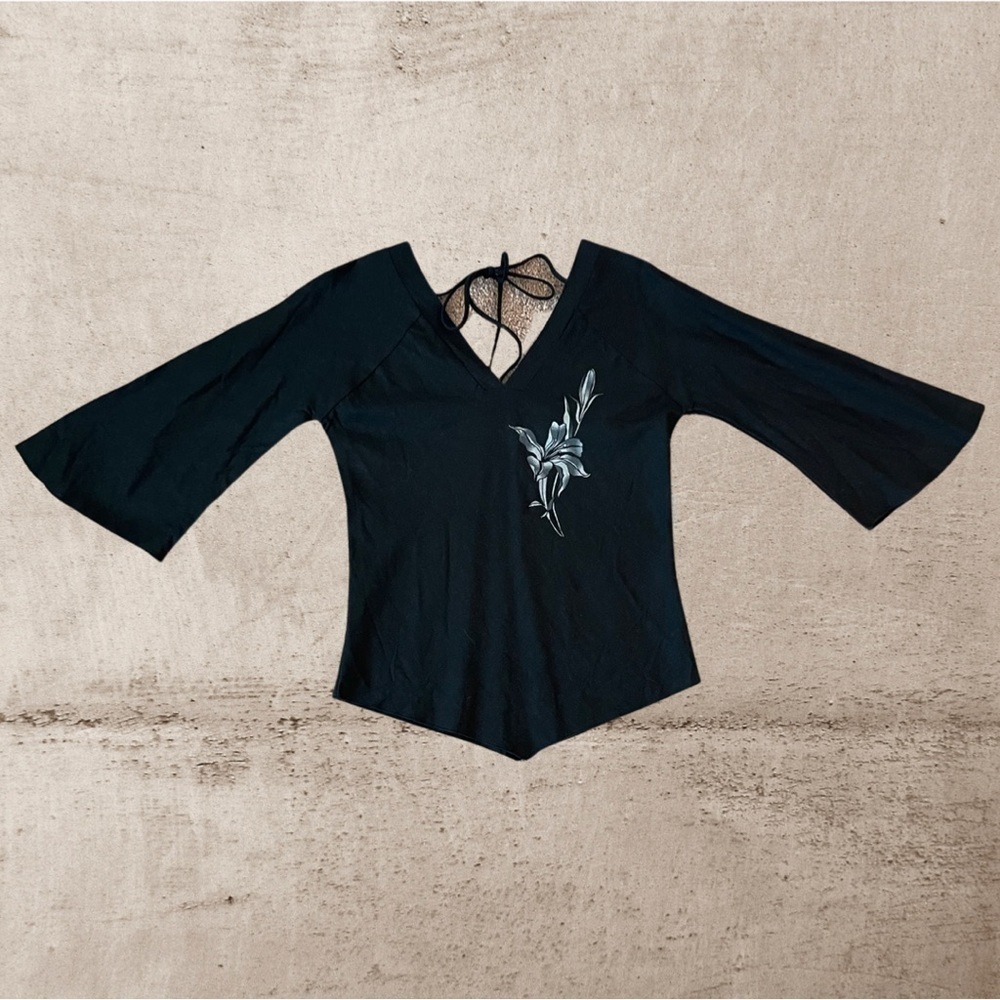 𝅺ozone Label Flare Sleeve V-Neck Top for Women Black with Floral Size Small.
